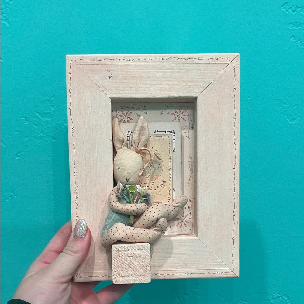 Charming Cream Bunny Picture Frame